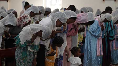 women praying